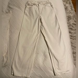 Abercrombie 90’s Ultra High Rise Straight in white, size 31